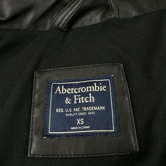 Womens A&F Vegan Leather Mini Puffer - Picture 4 of 4